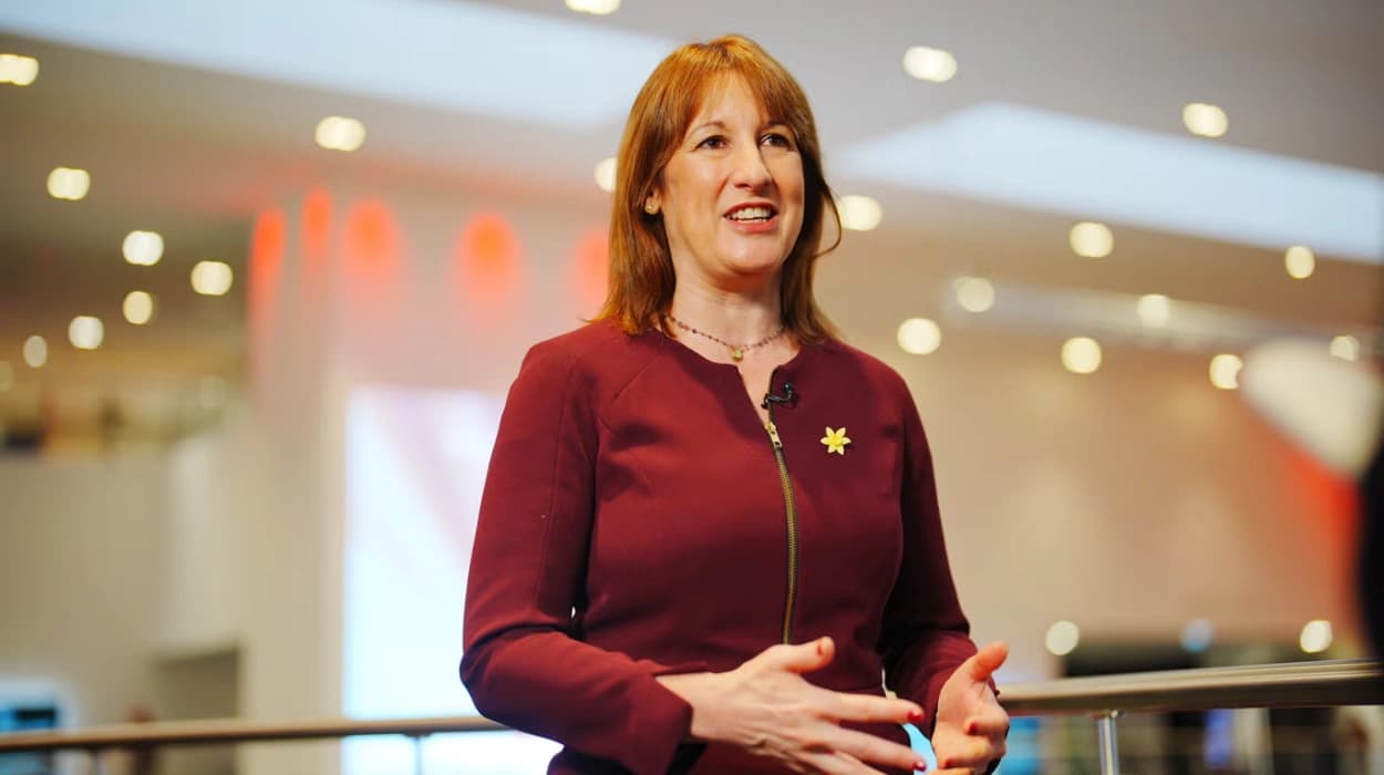 Britain watchdog confronts treasury over chaotic budget leaks