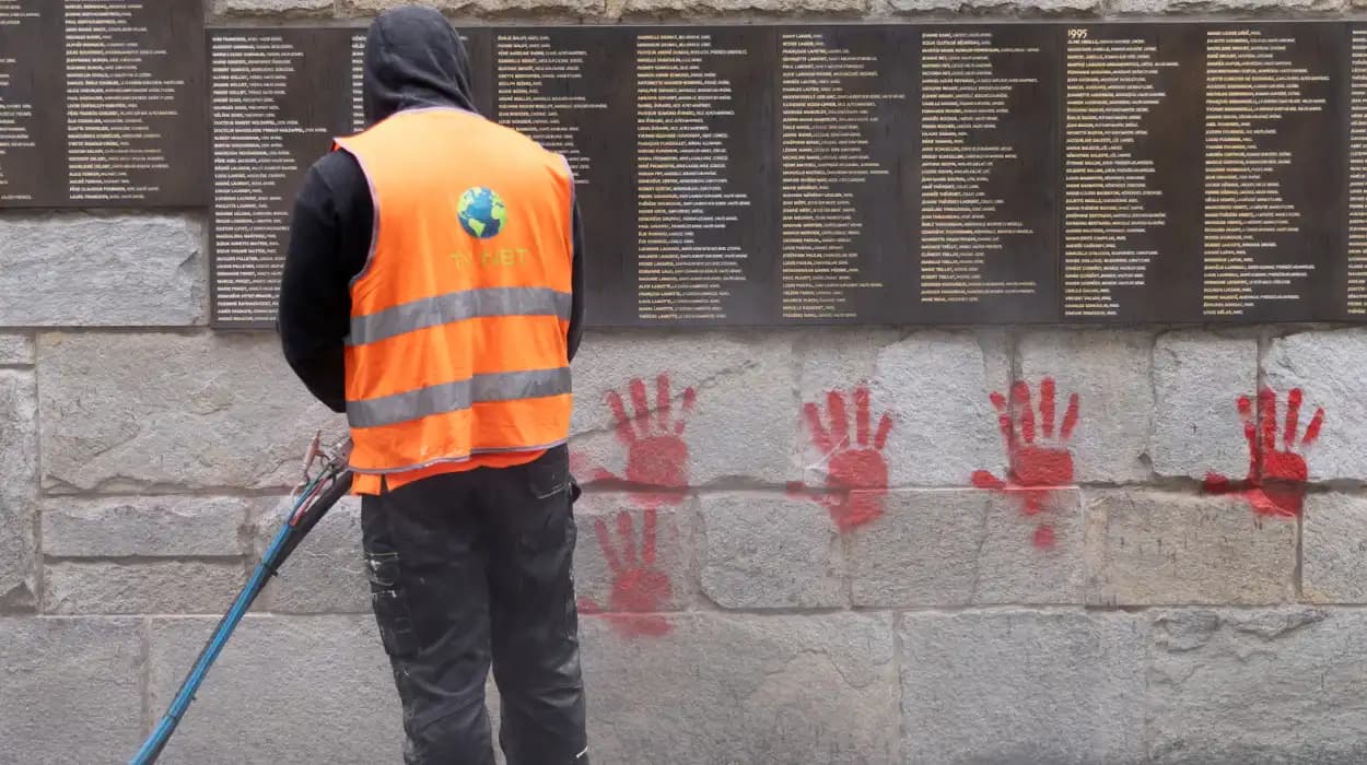 Bulgarians get 2‑4 years for red‑hand vandalism of Jewish memorial in France