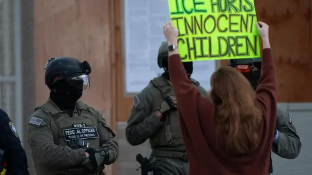 ICE to open call center for migrant children search