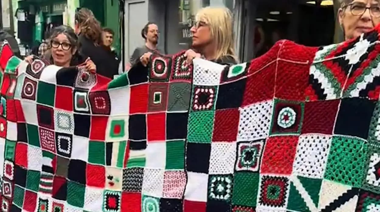Irish Activists Knit Blanket for Children Killed in Gaza Conflict