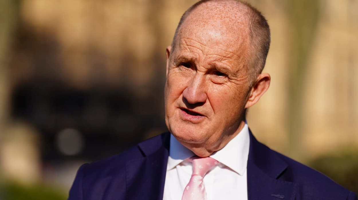 Kemi Badenoch defends Kevin Hollinrake amid reform UK logo row