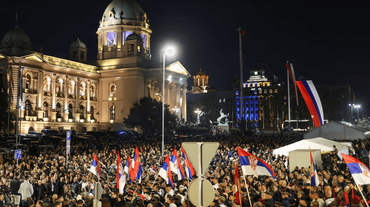 Over 10,000 rally in Belgrade to back Aleksandar Vucic