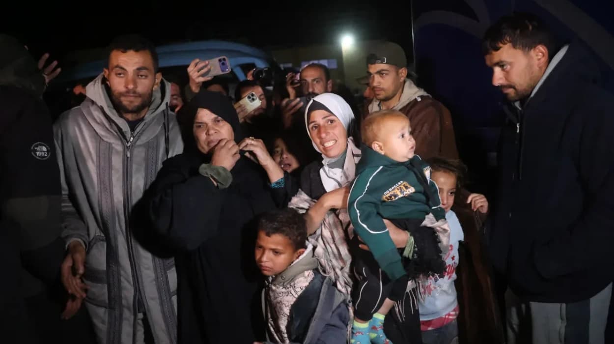 Palestinians Stranded Amid Administrative Chaos During Rafah Crossing Partial Reopening