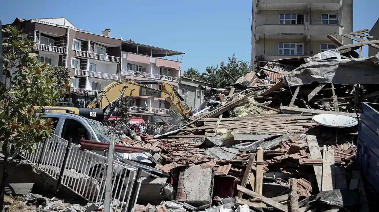 Third quake rattles Turkey’s Sindirgi after recent 6.1 tremors