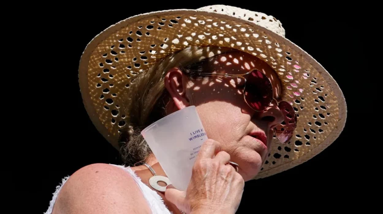 UK Heatwave to Peak Saturday with 34°C Forecast, Health Alerts Issued